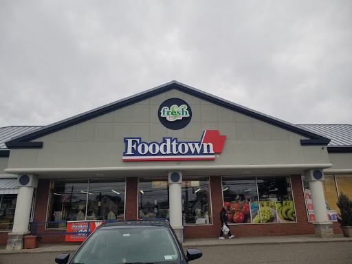 Grocery Store «Ferreira Foodtown of Hicksville», reviews and photos, 520 S Broadway, Hicksville, NY 11801, USA