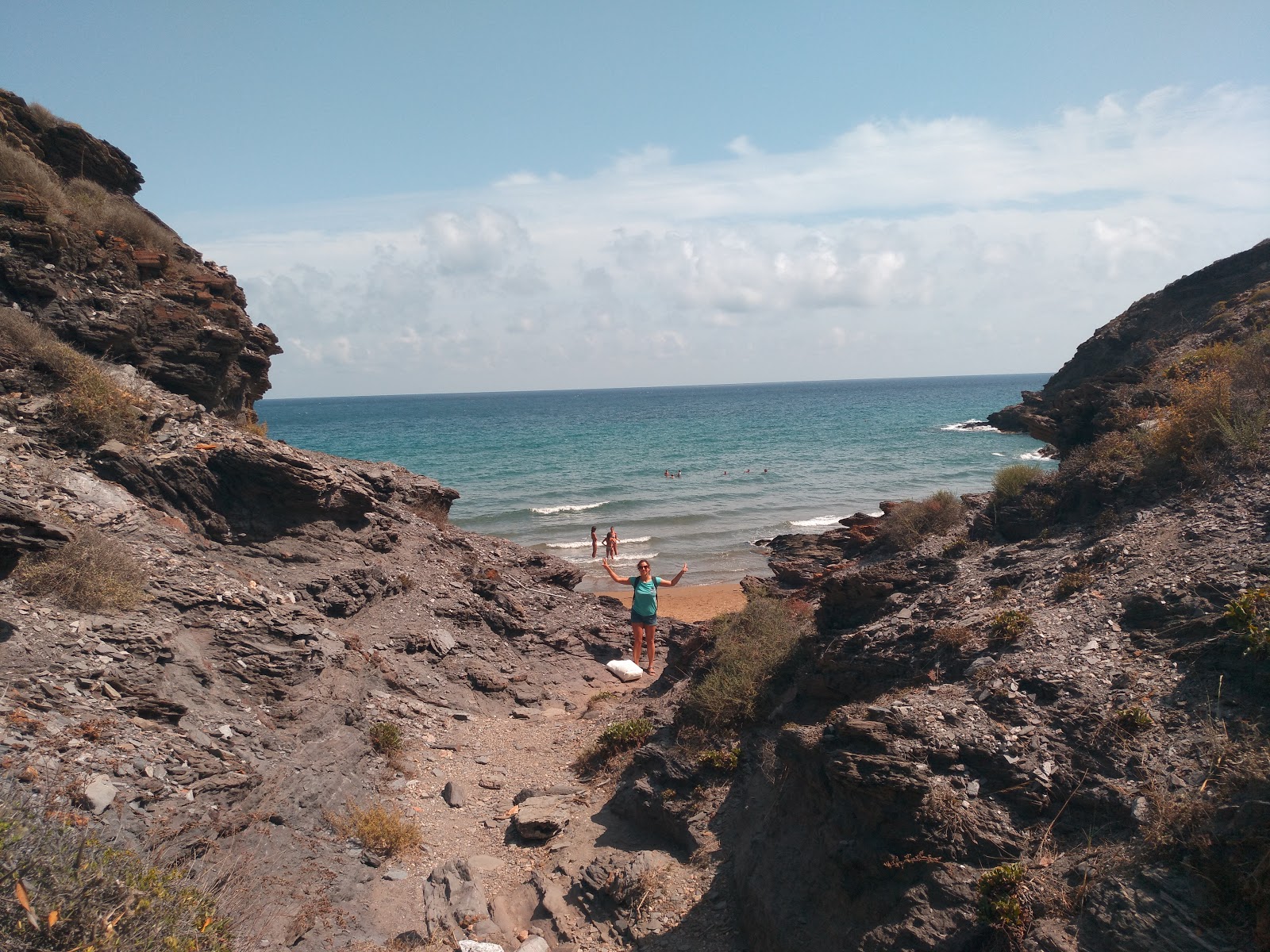 Cala Golera的照片 带有蓝色的水表面