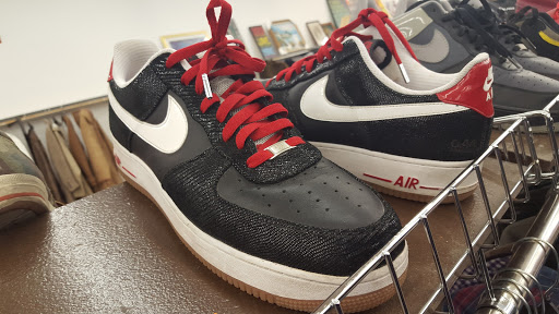 Thrift Store «The Salvation Army Family Store & Donation Center», reviews and photos, 2151 W Devon Ave, Chicago, IL 60659, USA