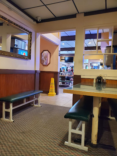 Pizza Restaurant «Round Table Pizza», reviews and photos, 16740 Monterey Rd, Morgan Hill, CA 95037, USA