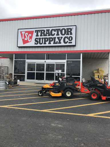Tractor Supply Co., 1714 N Main St, Shelbyville, TN 37160, USA, 
