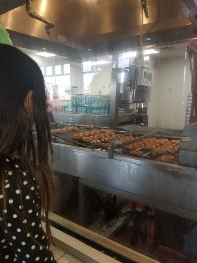 Bakery «Krispy Kreme Doughnuts», reviews and photos, 208 W 14 Mile Rd, Troy, MI 48083, USA