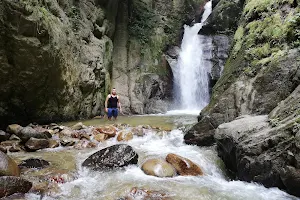 Cascada El Ensueño image