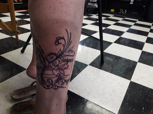 Tattoo Shop «Red Room Tattoo», reviews and photos, 231 Nord Ave, Chico, CA 95928, USA