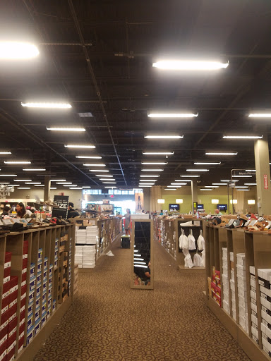 Shoe Store «DSW Designer Shoe Warehouse», reviews and photos, 25 Ronson Rd, Iselin, NJ 08830, USA