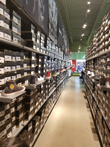 Shopping Mall «Orlando Vineland Premium Outlets», reviews and photos, 8200 Vineland Ave, Orlando, FL 32821, USA