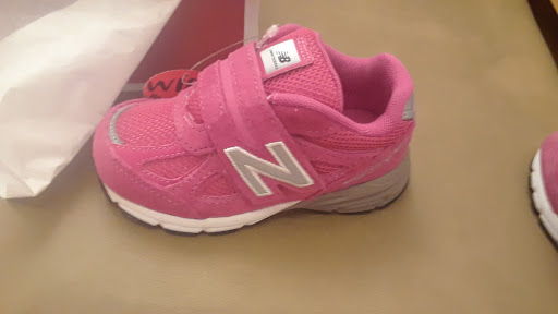 Shoe Store «New Balance», reviews and photos, 270 S Arroyo Pkwy, Pasadena, CA 91105, USA