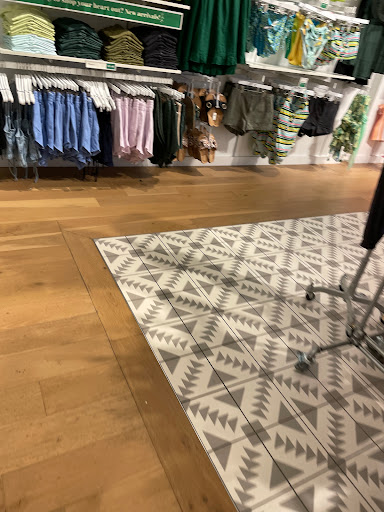 Clothing Store «AEO & Aerie Store», reviews and photos, 825 Dulaney Valley Rd #116, Towson, MD 21204, USA