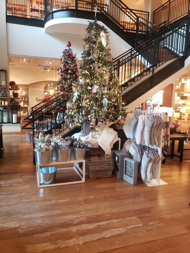 Furniture Store «Pottery Barn», reviews and photos, 2700 Clarendon Blvd r100, Arlington, VA 22201, USA