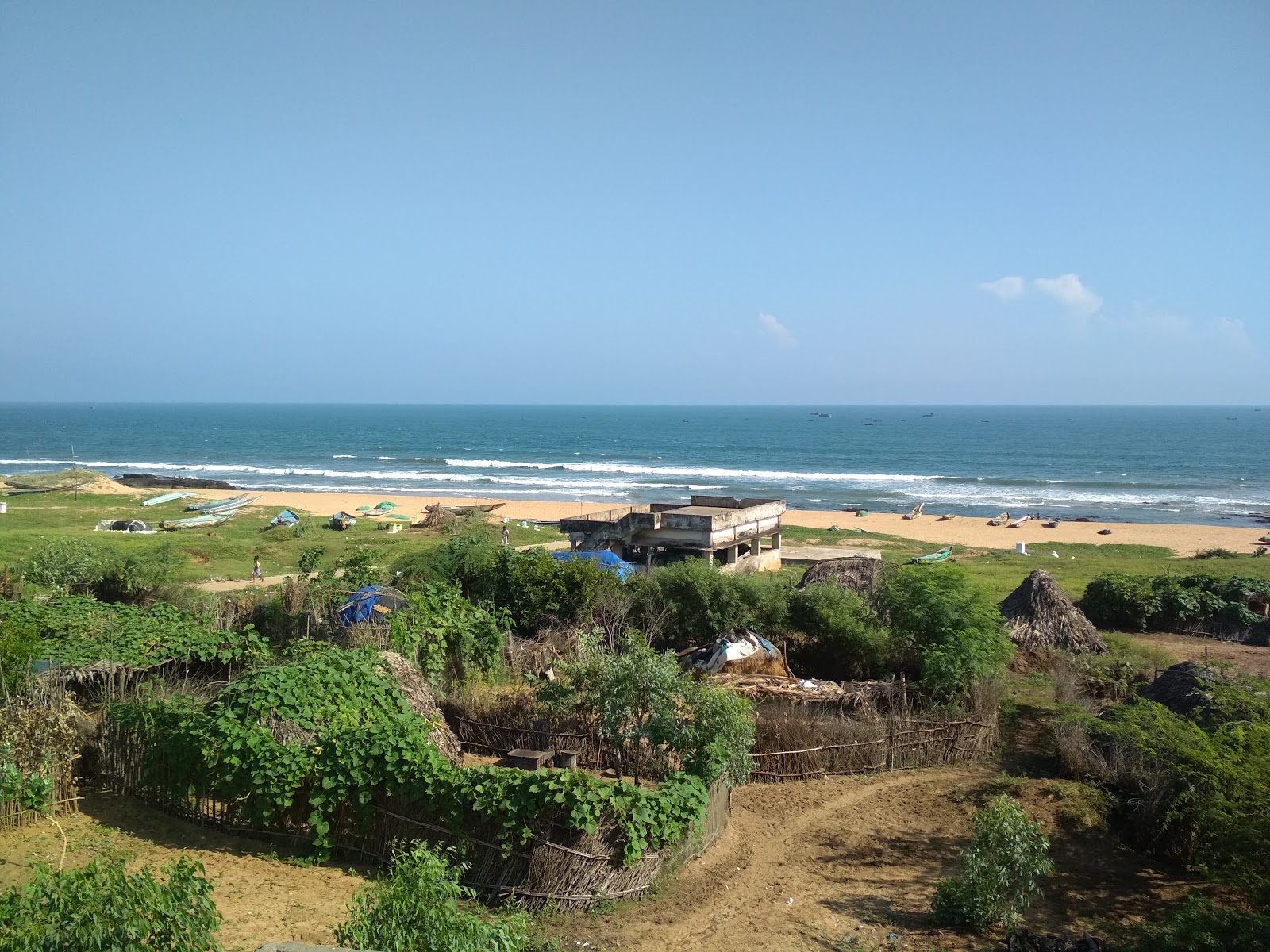 Foto van D.Matsyalesam Beach met helder zand oppervlakte