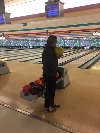 Bowling Alley «Streamwood Bowl», reviews and photos, 1232 E Irving Park Rd, Streamwood, IL 60107, USA