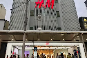 H&M image