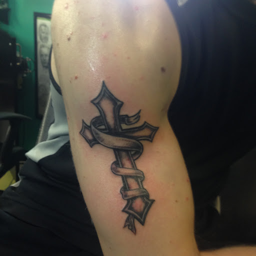 Tattoo Shop «Blackhouse Ink Tattoos», reviews and photos, 691 E 185th St, Cleveland, OH 44119, USA