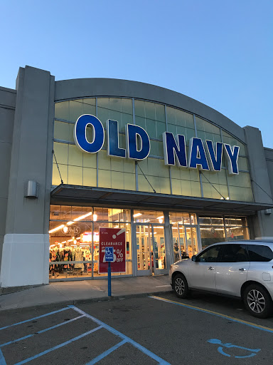 Old Navy, 13915 20th Ave, College Point, NY 11356, USA, 