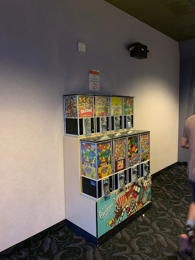 Movie Theater «Regal Cinemas Transit Center 18 & IMAX», reviews and photos, 6707 Transit Rd, Williamsville, NY 14221, USA