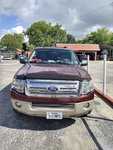 Used Car Dealer «Car Country», reviews and photos, 420 E Kingsbury St, Seguin, TX 78155, USA