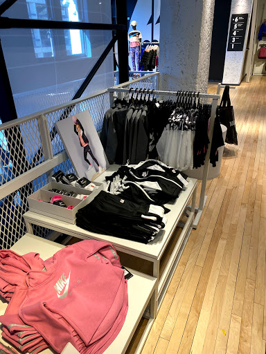 Clothing Store «Nike San Francisco», reviews and photos, 278 Post St, San Francisco, CA 94108, USA