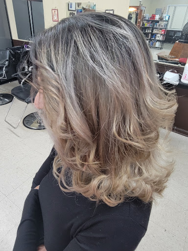 Beauty Salon «Top Notch Salon», reviews and photos, 92 Bluebird Ct, Lawrenceburg, KY 40342, USA