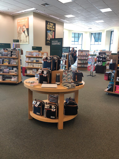 Book Store «Barnes & Noble», reviews and photos, 631 E Boughton Rd, Bolingbrook, IL 60440, USA