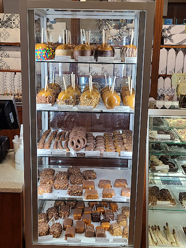 Ice Cream Shop «Kilwins Chocolates and Ice cream», reviews and photos, 262 Thames St, Newport, RI 02840, USA