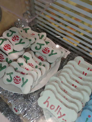 Pet Supply Store «Brookside Barkery & Bath», reviews and photos, 118 W 63rd St, Kansas City, MO 64113, USA