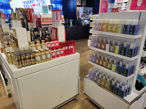 Beauty Supply Store «Bath & Body Works», reviews and photos, 2862 Town Center Blvd, Crestview Hills, KY 41017, USA