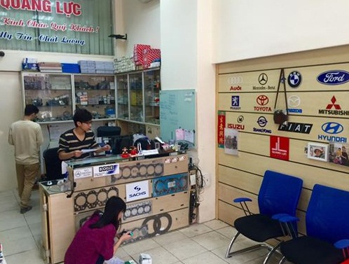 Cửa hàng phụ tùng ô tô Quang Lực