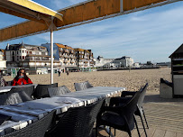 Atmosphère du Restaurant de fruits de mer Bistrot Le Vivier à Trouville-sur-Mer - n°6