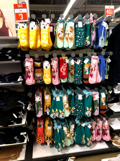 Clothing Store «Old Navy», reviews and photos, 40-24 College Point Blvd, Flushing, NY 11354, USA