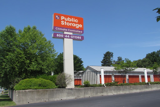 Self-Storage Facility «Public Storage», reviews and photos, 1925 Silas Creek Pkwy, Winston-Salem, NC 27103, USA