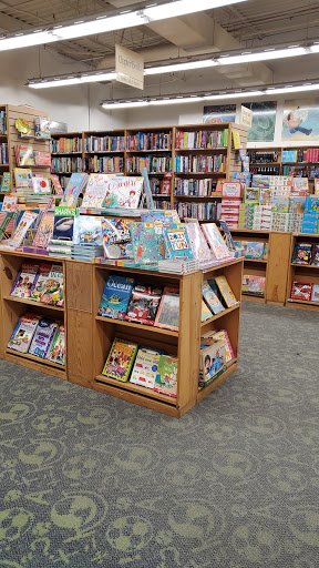 Book Store «Half Price Books», reviews and photos, 366 W Army Trail Rd, Bloomingdale, IL 60108, USA