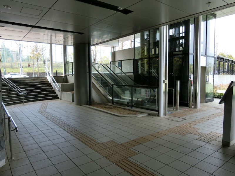 国際センター駅 川内萩ホール側出口（西１）