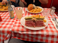 Hamburger du Restaurant de hamburgers Schwartz’s Deli à Paris - n°12