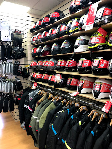 Reviews of London Helmets - Motorcycle Helmets And Clothing in London - Motorcycle dealer