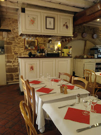 Atmosphère du Restaurant français Auberge la Coquille à Vézelay - n°8