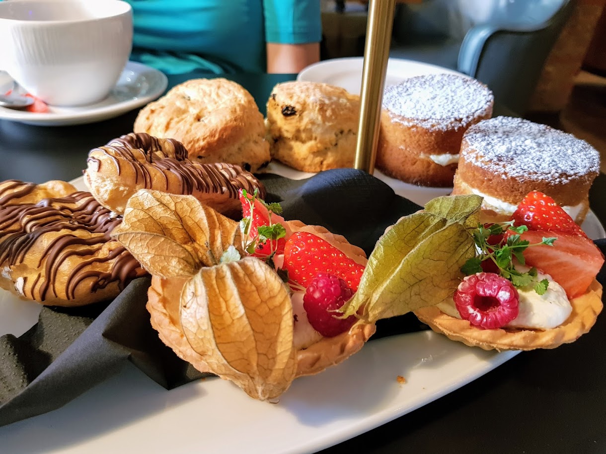 The Hengist - Modern Restaurant and Bar