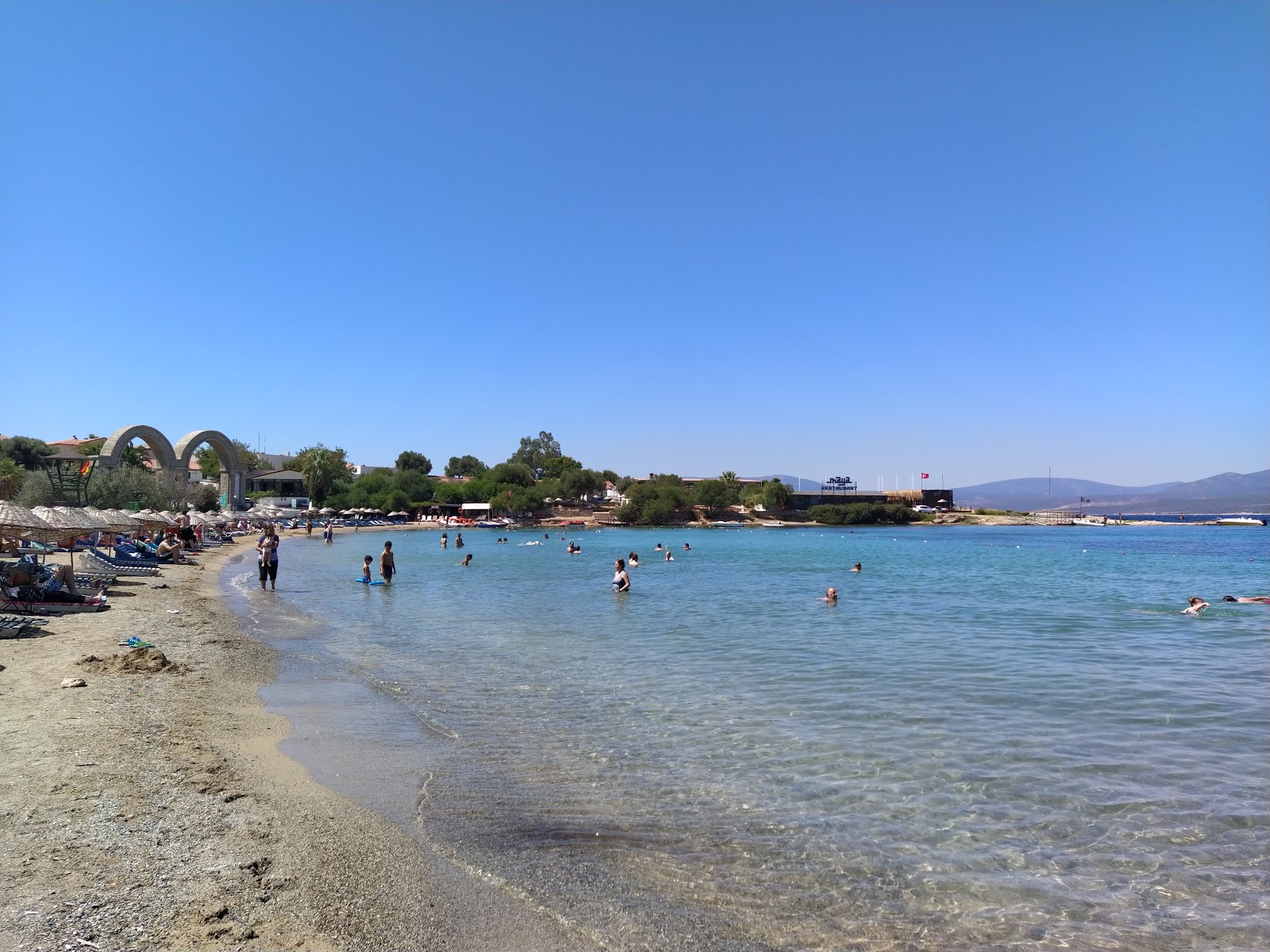 Foto von Akkum Plaji mit beiger sand Oberfläche
