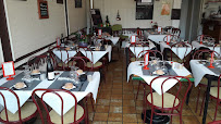Atmosphère du Restaurant de l'Hôtel de Ville à Lion-sur-Mer - n°1