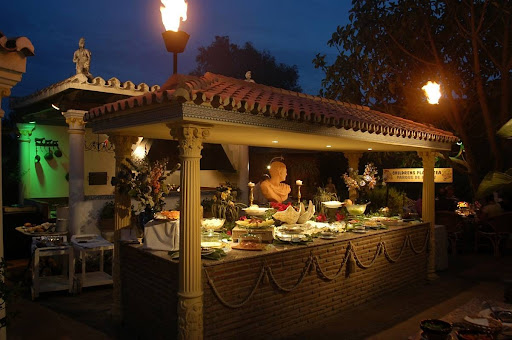 Restaurante Román Oasis - Cam. los Baños, km 3, 29692 Manilva, Málaga