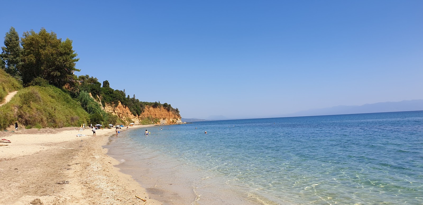 Photo de Agia Triada beach avec plage spacieuse