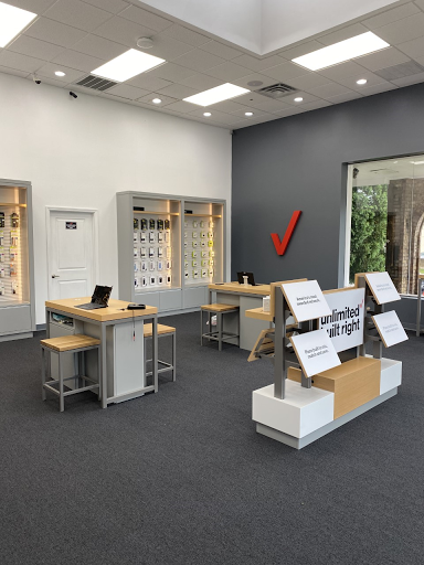 Cell Phone Store «Verizon Wireless», reviews and photos, 8223 Jericho Turnpike, Woodbury, NY 11797, USA