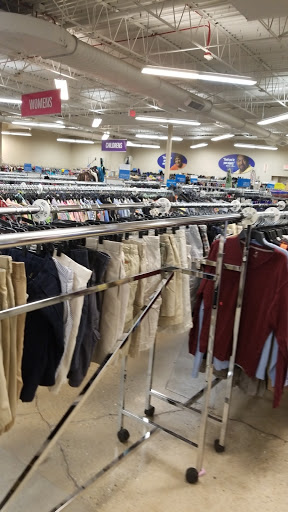 Thrift Store «Goodwill Store & Donation Center», reviews and photos, 1521 Lee St, Des Plaines, IL 60018, USA