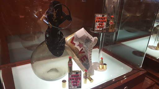 Department Store «Saks Fifth Avenue», reviews and photos, 101 W 5th St, Cincinnati, OH 45202, USA