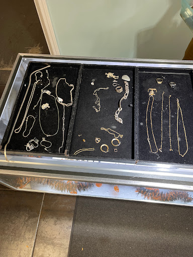 Pawn Shop «Sterling & Knight Jewelry & Pawn», reviews and photos, 109 E St Charles Rd, Villa Park, IL 60181, USA