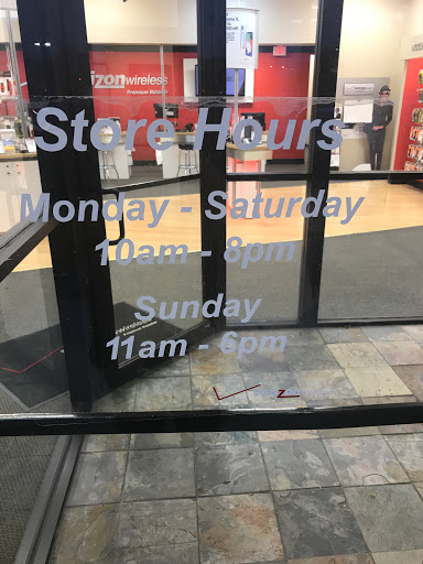 Verizon Authorized Retailer - A Wireless, 3611 W Maple Rd, Bloomfield Twp, MI 48301, USA, 