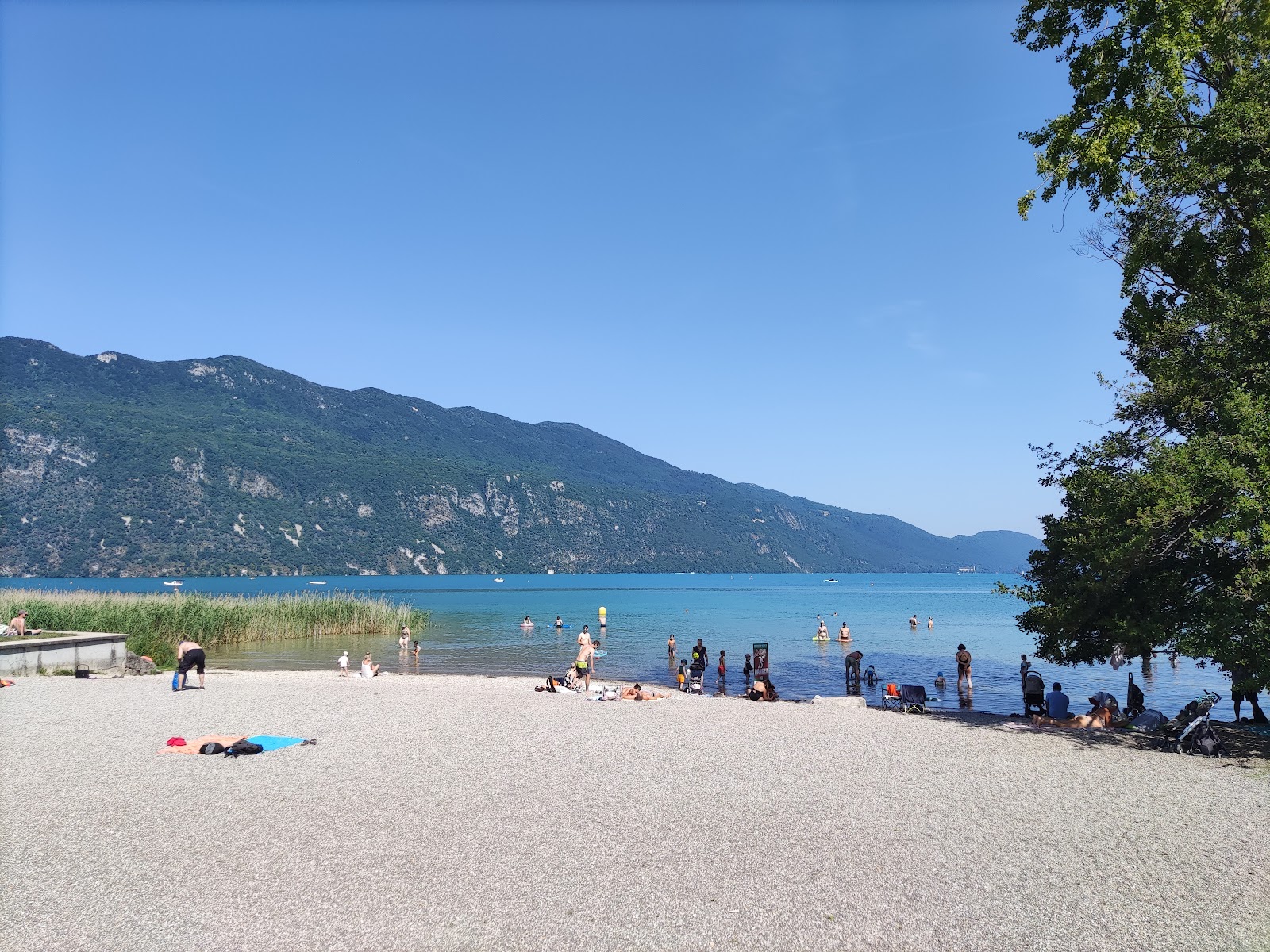 Plage de Memard'in fotoğrafı düz bir kıyı şeridi ile birlikte