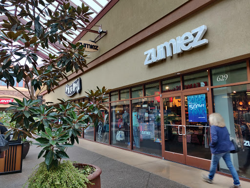 Zumiez, 1001 N Arney Rd #629, Woodburn, OR 97071, USA, 