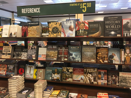 Book Store «Barnes & Noble Booksellers Encinitas», reviews and photos, 1040 N El Camino Real # 104, Encinitas, CA 92024, USA