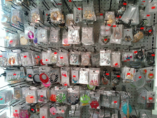 Beauty Supply Store «US Hair & Beauty Supply & Wig», reviews and photos, 3670 E Main St, Columbus, OH 43213, USA