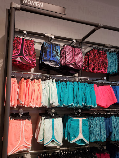 Sporting Goods Store «Nike Clearance Store», reviews and photos, 1275 Marina Blvd, San Leandro, CA 94577, USA